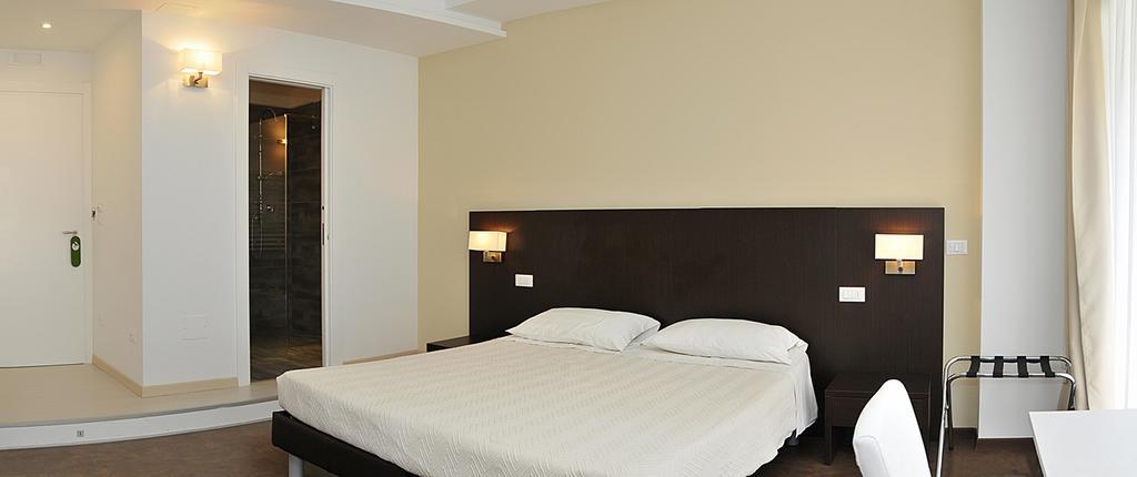 Le Stanze Sul Corso Bed & Breakfast Пескара Екстериор снимка